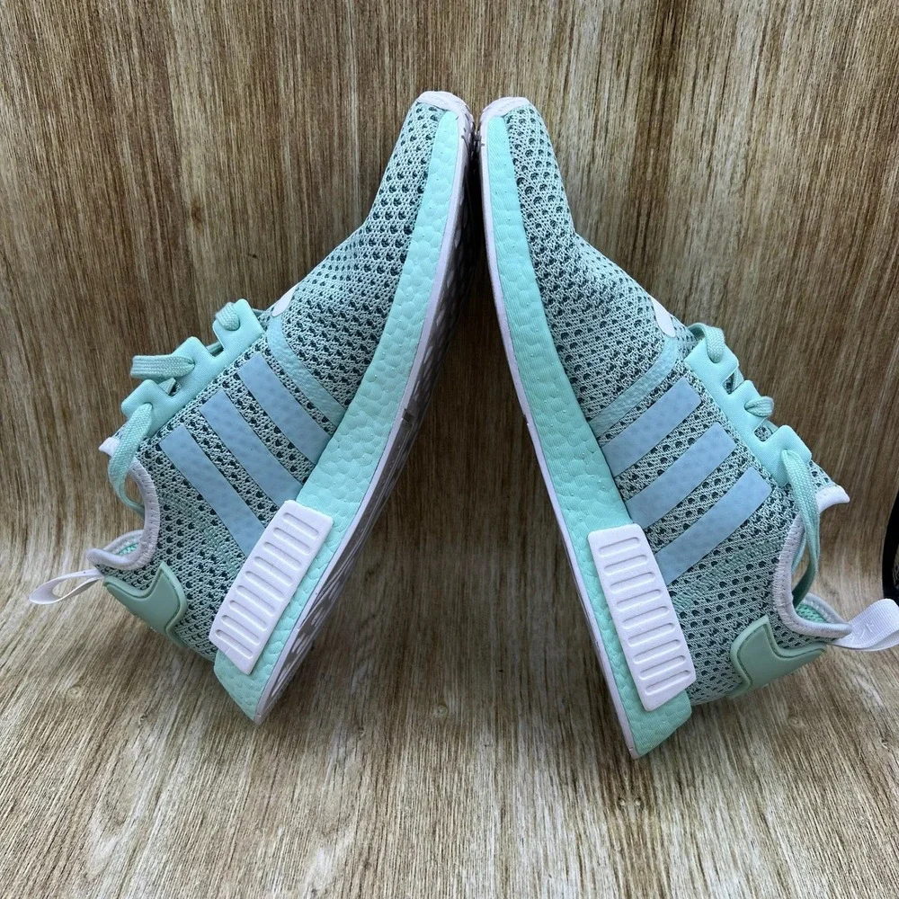 Adidas NMD R1 Men's Size 10 Blush Green Mesh Boost Running Shoes Sneakers FV1739